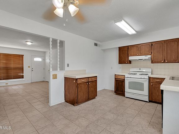 5th image of 1048 Southwestern Dr