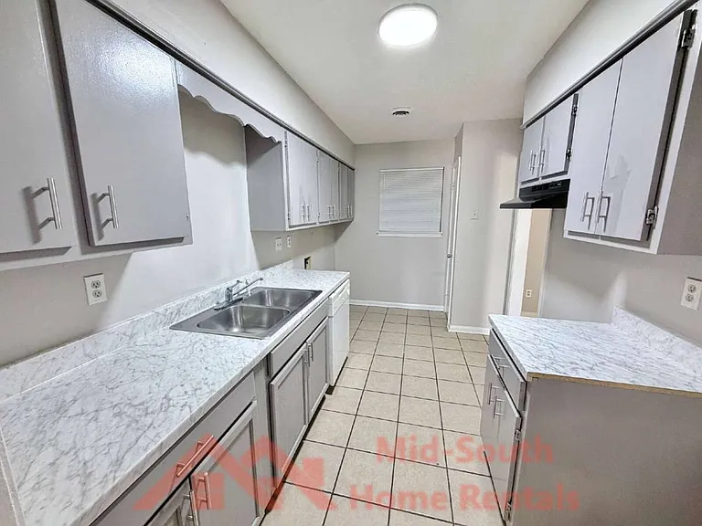 4147 Hallview Dr — Photo 6