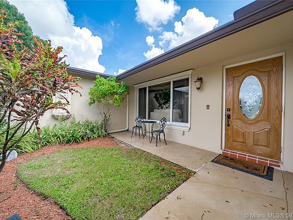 Home For Sale In Oriole Margate