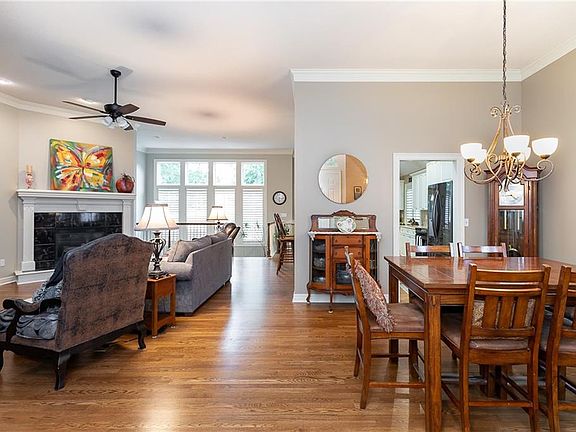 5th image of 13309 Pennsylvania Ct