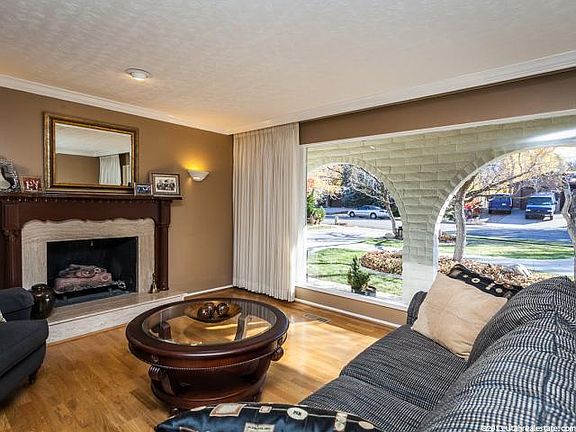 3rd image of 2945 E Willow Creek Dr