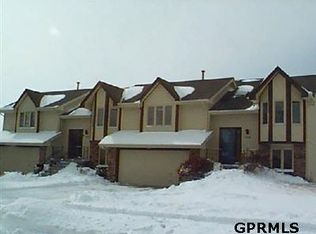 1208 E Edgewood Blvd, Papillion, NE 68046