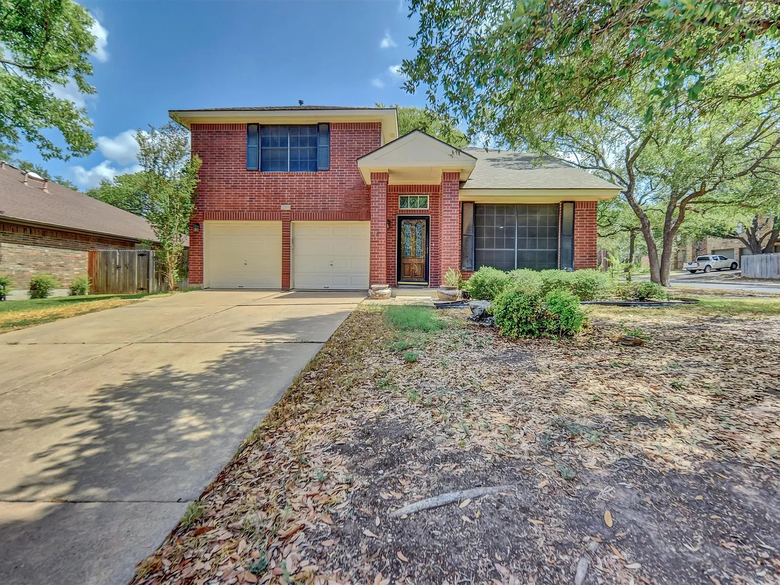 4 bed, 2.5 bath, 2325 sqft, $2,800 — Photo 1