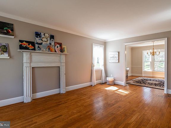 3rd image of 2722 Berryland Dr