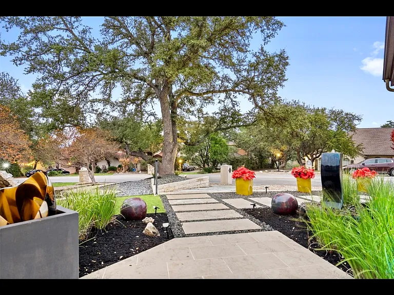 303 Golf Crest Ln — Photo 24