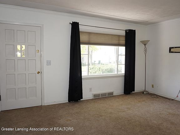 3rd image of 814 N Francis Ave