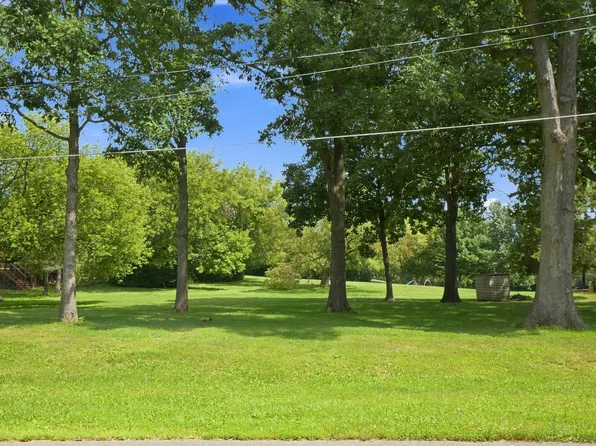 38705 N Pine Grove Ave, Wadsworth, IL 60083