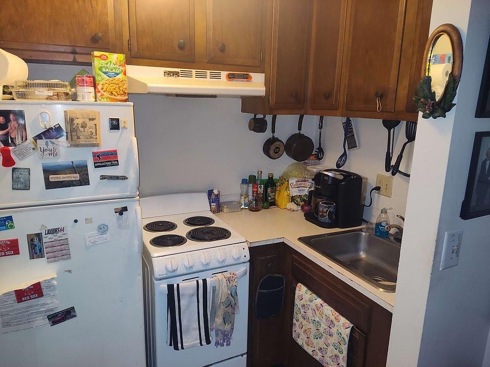 2nd image of 19 Culdaff St #19