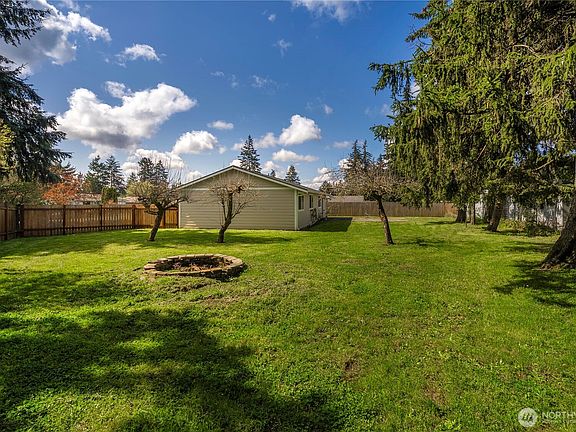 5th image of 8618 Queets Drive NE