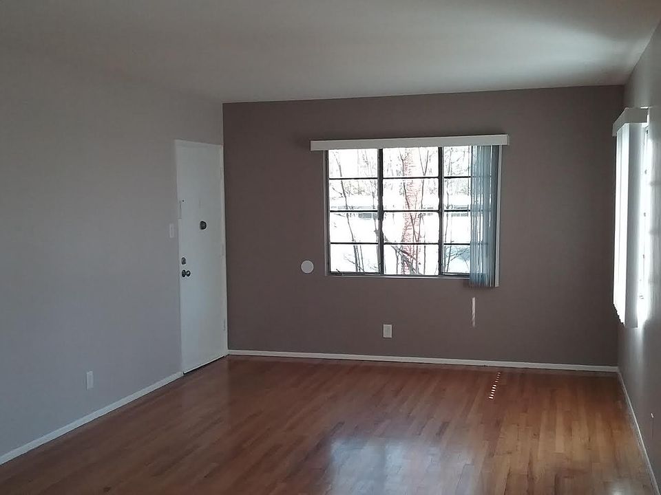 1st image of 1091 N Los Robles Ave #1103-1/2