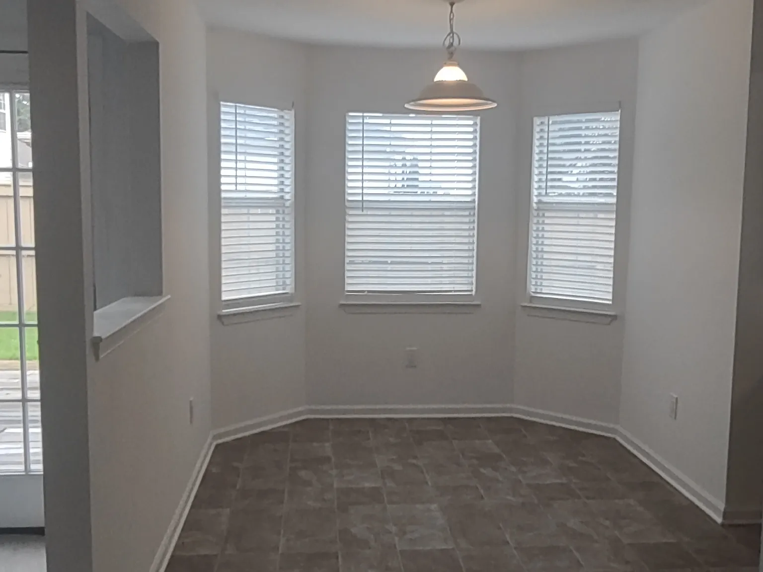 4 bed, 2.5 bath, 2373 sqft, $2,700 — Photo 4