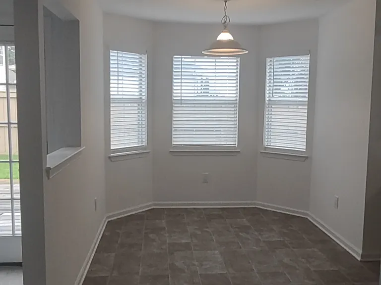 801 Ward Ct — Photo 4
