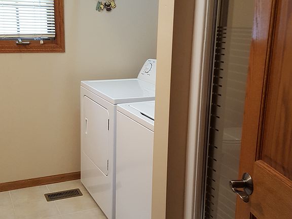 2nd image of 9327 Gertrude St