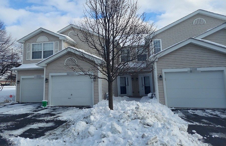 1st image of 395 Hunterdon Ct