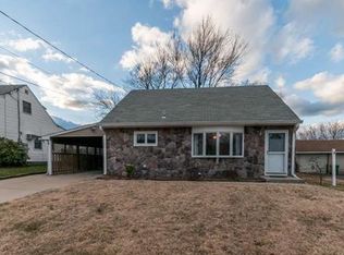 9 Elm Ter, Parlin, NJ 08859