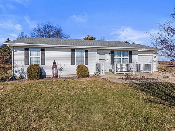 3rd image of 610 E Roosevelt Rd