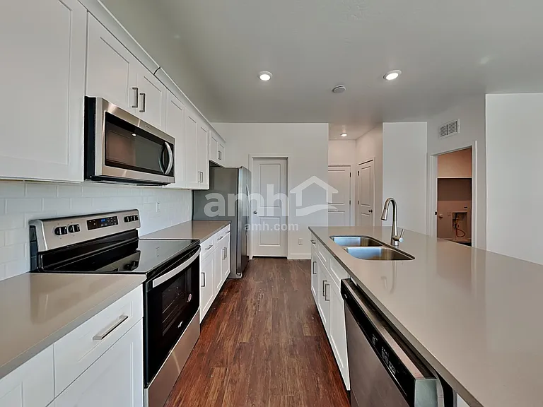 18449 W Honeysuckle Dr — Photo 4