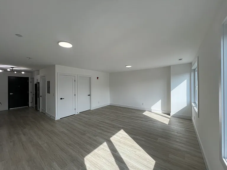 211 Ferry Blvd — Photo 24