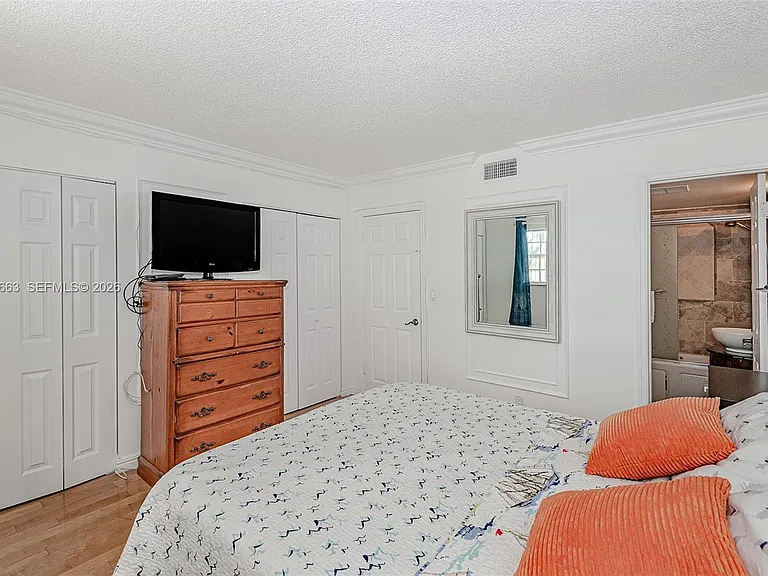 1413 N 15th Ave #8 — Photo 24