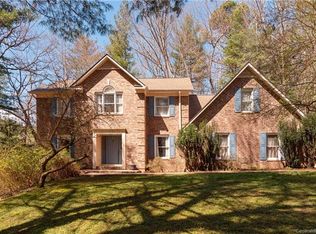 107 Arrowroot Pl, Laurel Park, NC 28739