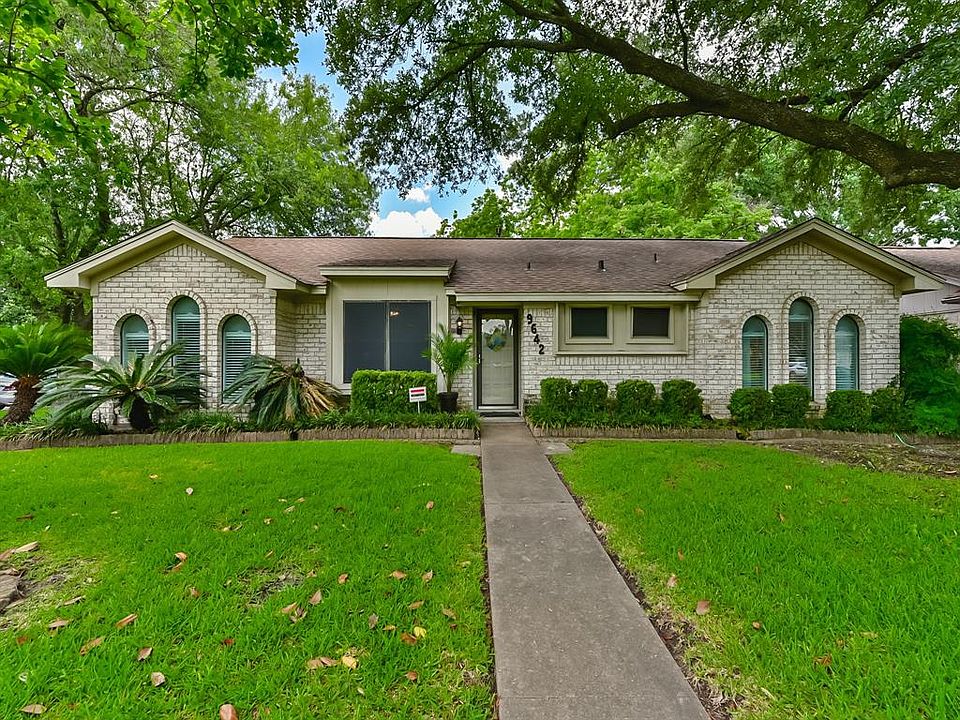 1st image of 9642 Lawngate Dr