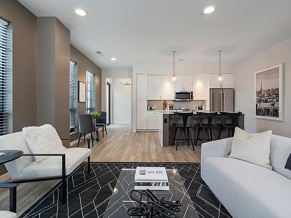 2nd image of 383 Oak St #2B