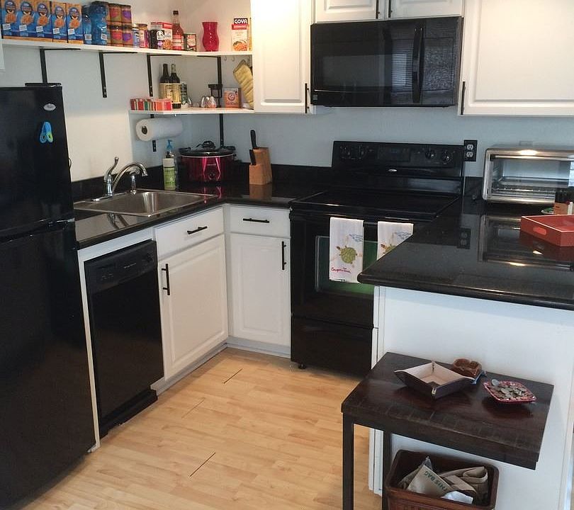 2nd image of 838 Lowerline St APT 10