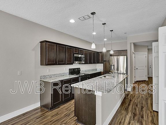 4th image of 834 4th Ave S