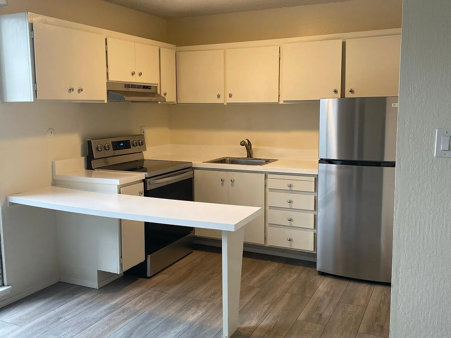Studio, 400 sqft, $2,095 — Photo 4