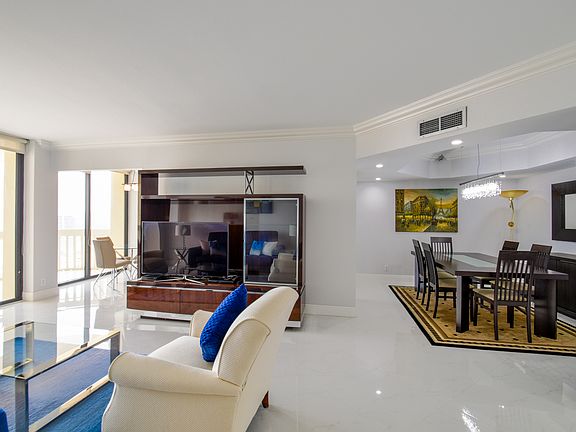 4th image of 19335 Turnberry Way #17F