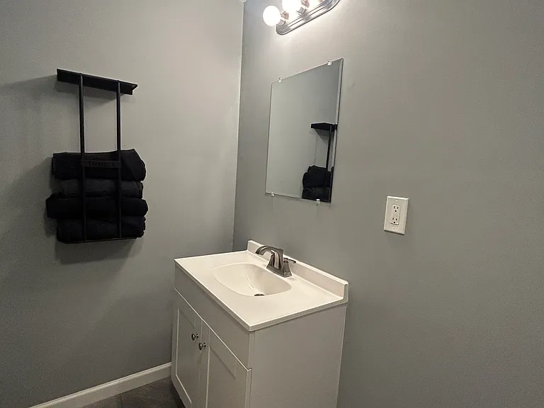 211 Pennsylvania Rd — Photo 4