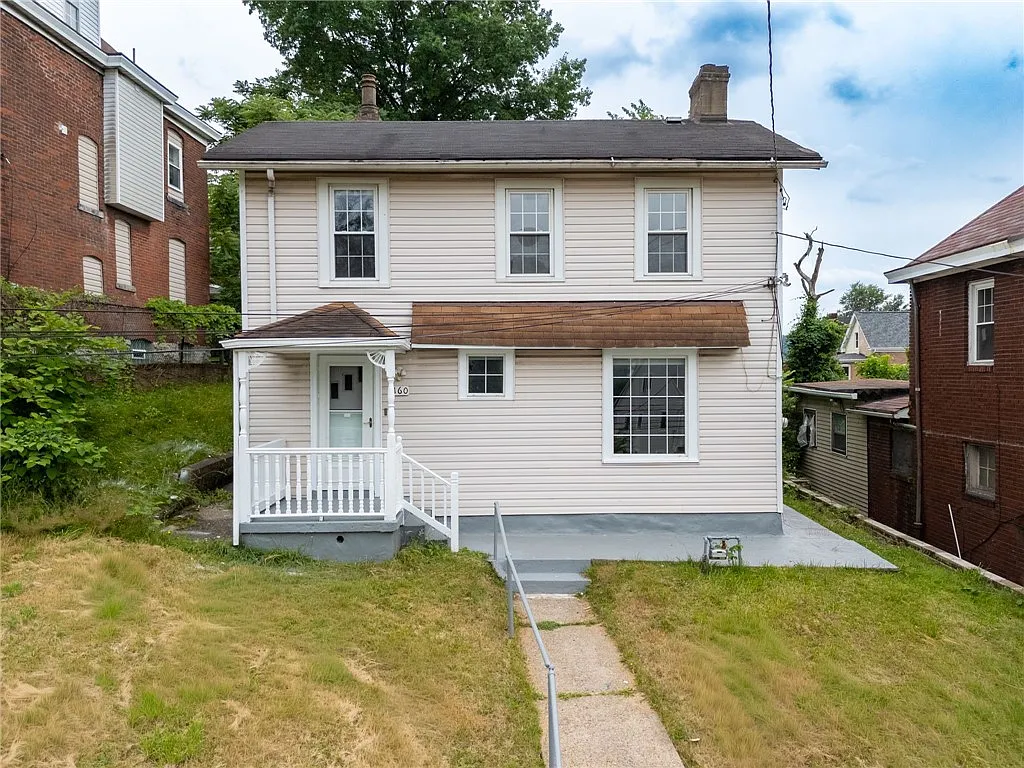 4 bed, 1.5 bath, 1474 sqft, $2,000 — Photo 1