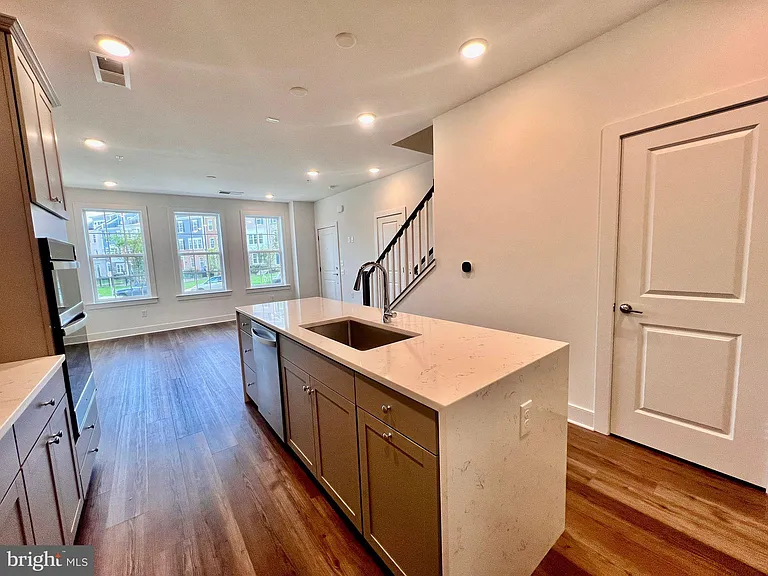 10840 Cedar Ave — Photo 12