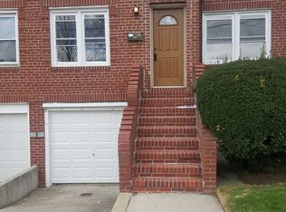 8949 217th St, Queens Village, NY 11427