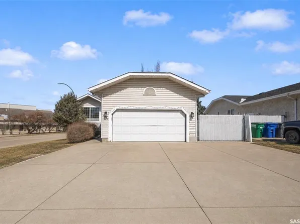 203 Konihowski ROAD, Saskatoon, SK S7S 1B2