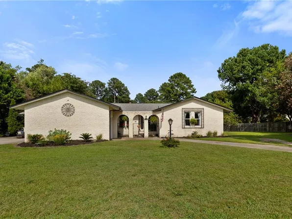 1715 Holly View Dr, Gloucester Point, VA 23062