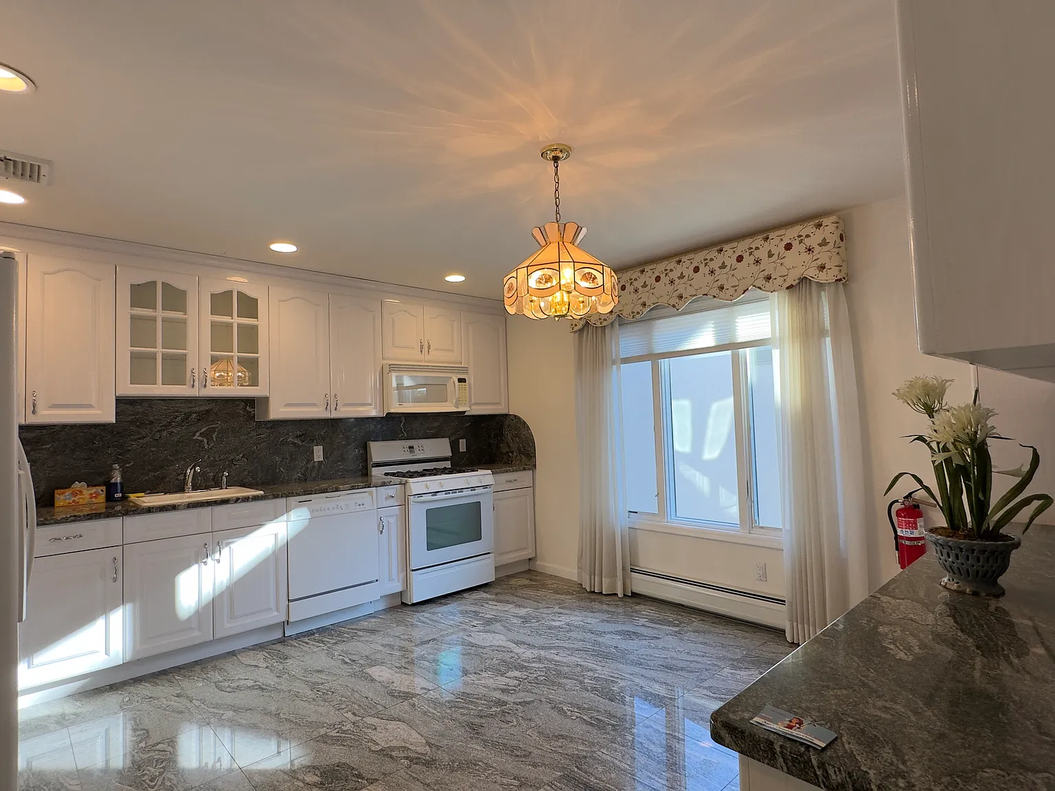 3 bed, 1750 sqft, $4,250 — Photo 4