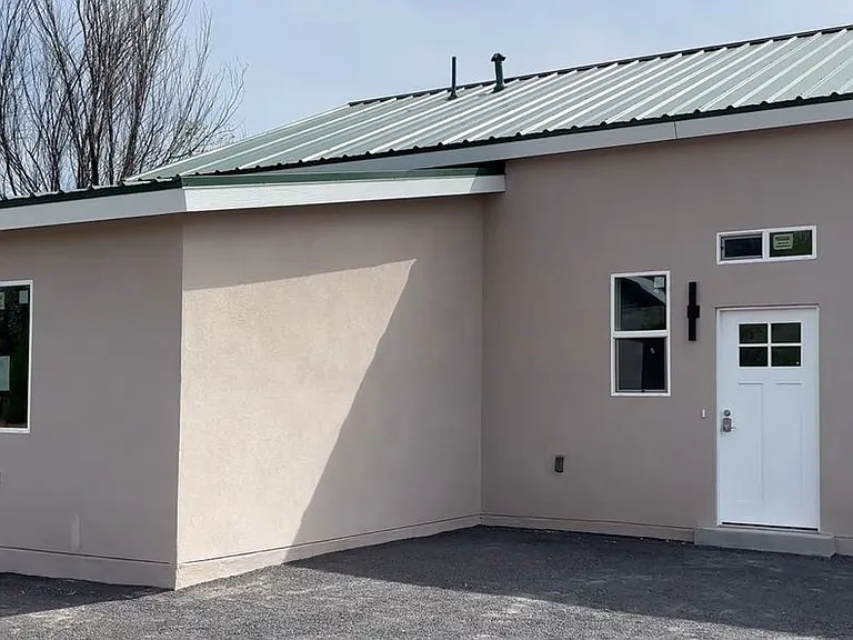 705 N Railroad Ave — Photo 1
