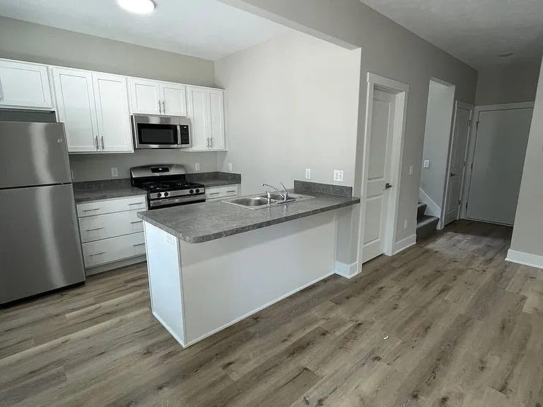 449 Washington Ave — Photo 4