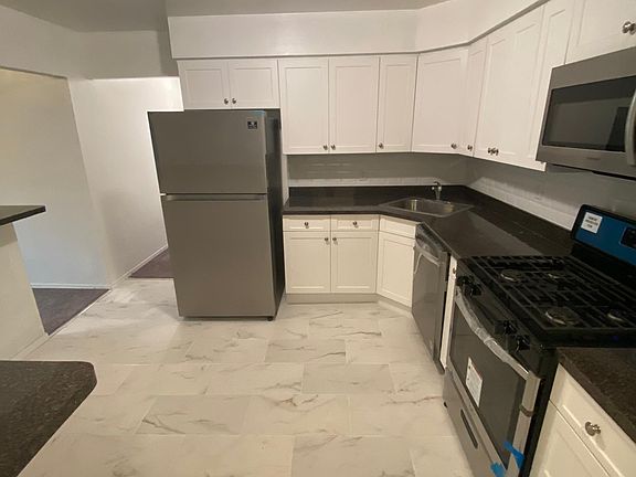 4th image of 926 Throggmorton Ave Floor 3