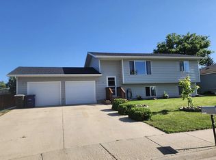 906 Yuma St, Belle Fourche, SD 57717