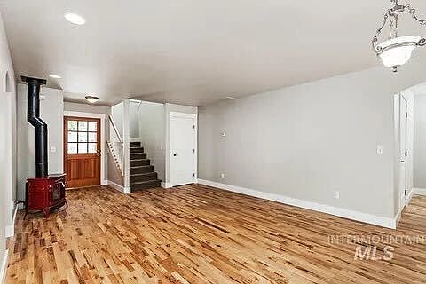 3rd image of 829 W Rollins St