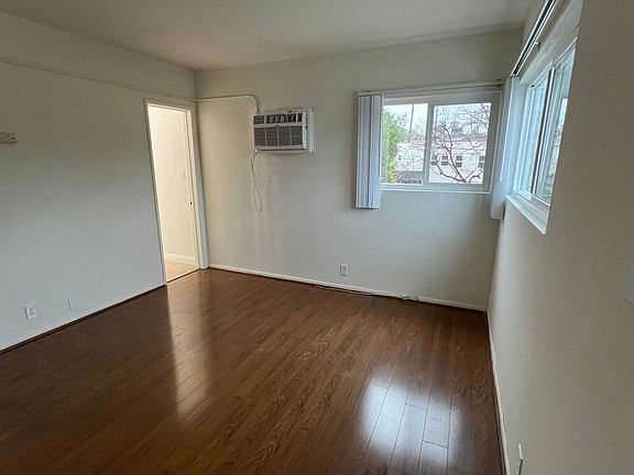 4th image of 542-544 S Los Robles Ave #5445