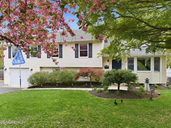 17 Millbrook Drive, Middletown, NJ 07748