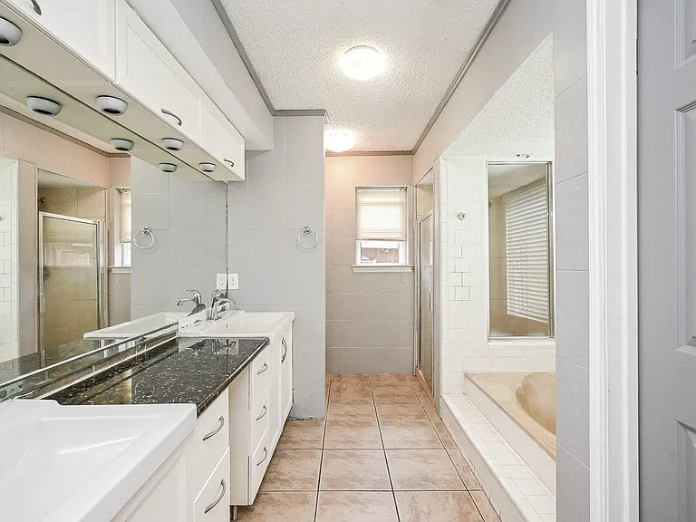 13102 Richmond Ave — Photo 14