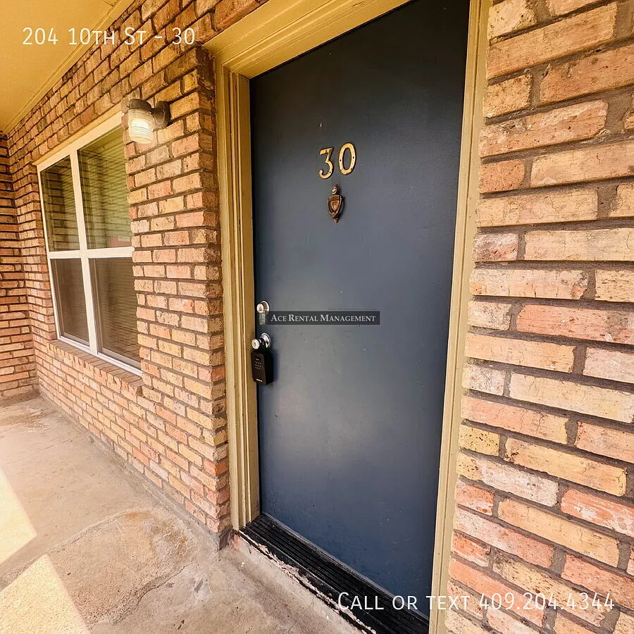 Welcome Home to your 2 Bedroom | 1 Bathroom Apartment Home located at Chateau Royal in Orange, TX! — Photo 1