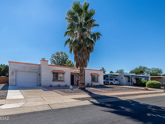 3rd image of 1451 S San Luis