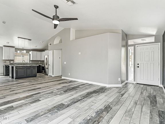 4th image of 343 S Oakland --