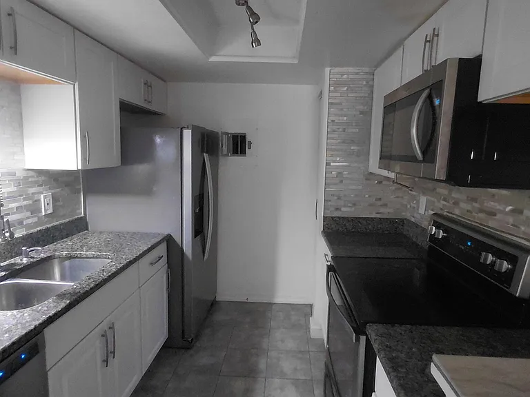 14433 Jewell Ave — Photo 19