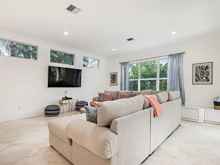 141 Gregory Pl — Photo 8